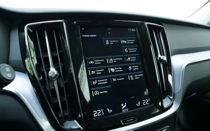 Volvo V60 Cross Country cena 144900 przebieg: 96700, rok produkcji 2020 z Słupsk małe 436